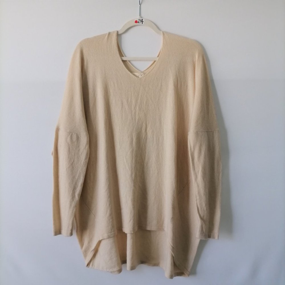 NWT Hyped Unicorn Womens Pale Yellow Drop Shoulder V-Neck Tunic Sweater Size L